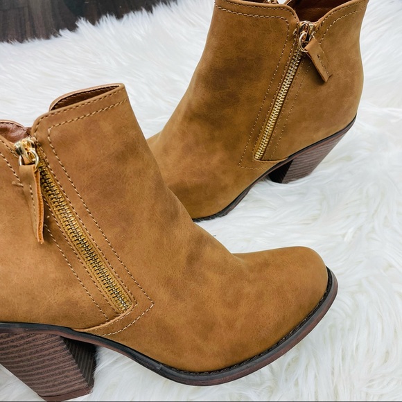 Tan suede zipper bootie - Picture 2 of 6